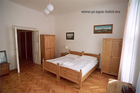 U Tri Houslicek penzi�n fotka
