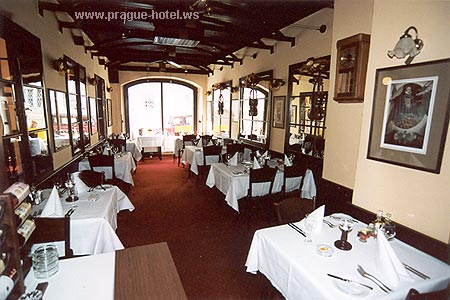 U Tri Houslicek penzi�n Praha